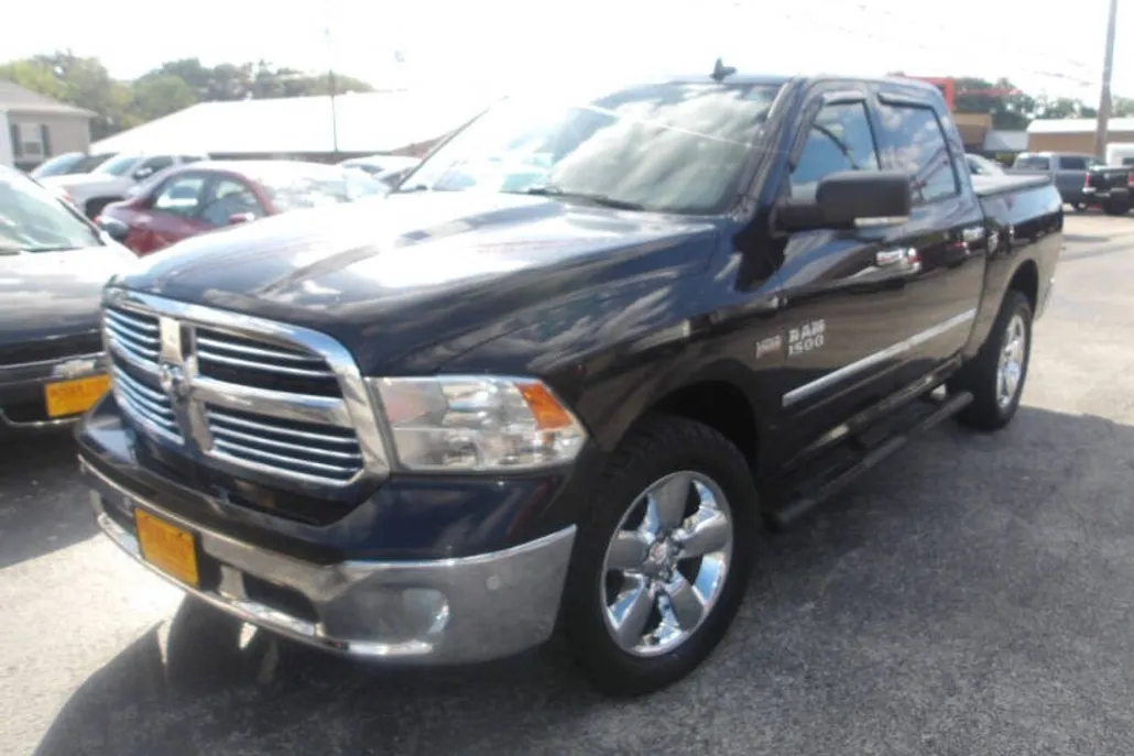2016 Ram 1500 SLT photo 1
