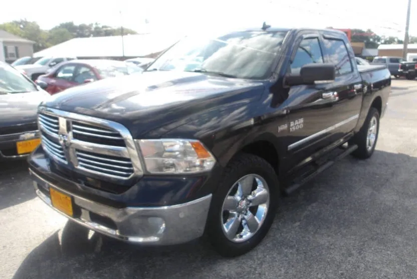 2016 Ram 1500 SLT photo 1