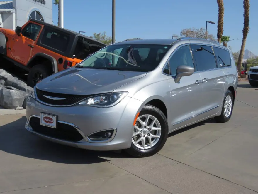 2020 Chrysler Pacifica Touring L photo 1