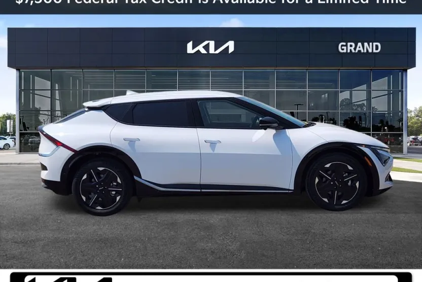 2025 Kia EV6 Wind photo 1