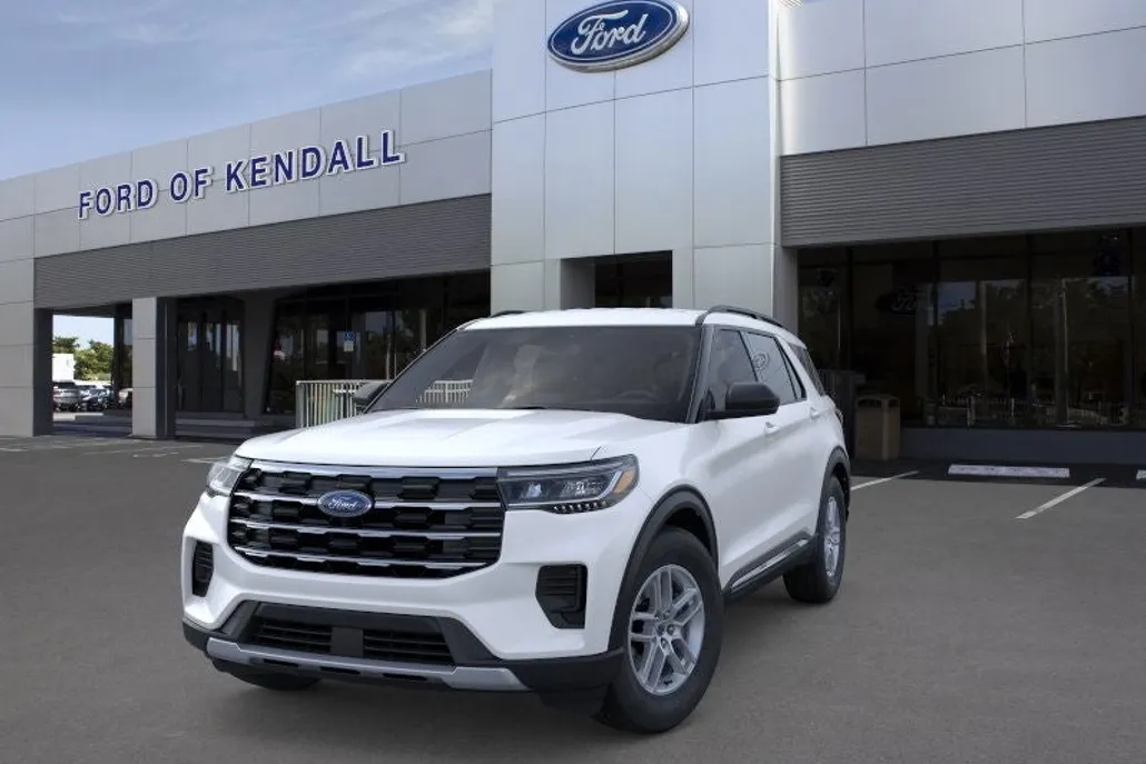 2025 Ford Explorer photo 1