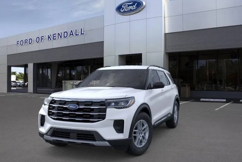 2025 Ford Explorer photo 1