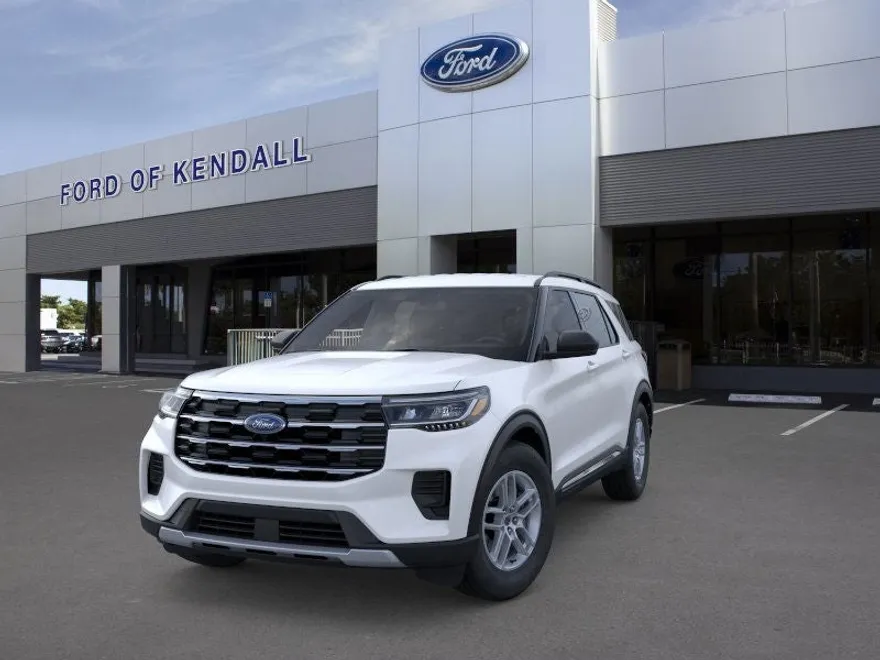 2025 Ford Explorer photo 1