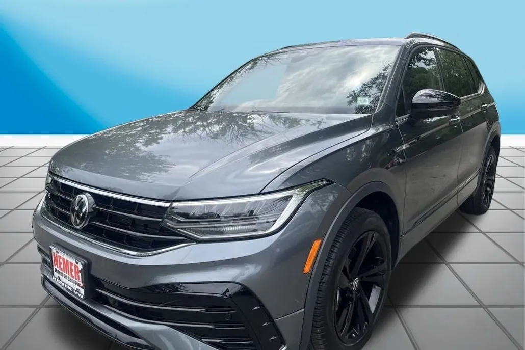2024 Volkswagen Tiguan SE R-Line Black photo 1