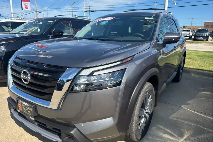 2025 Nissan Pathfinder SL photo 1