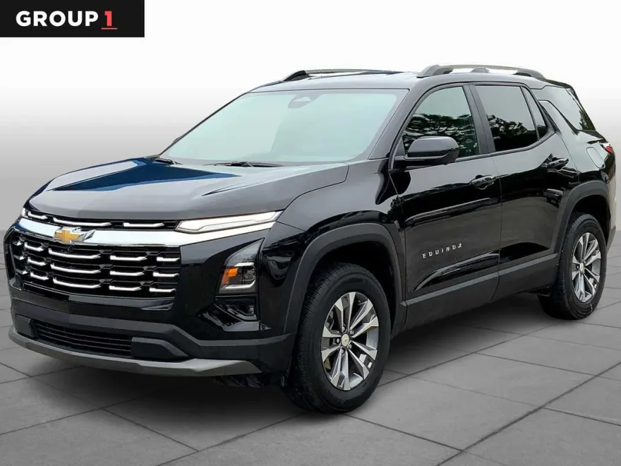 2025 Chevrolet Equinox LT photo 1