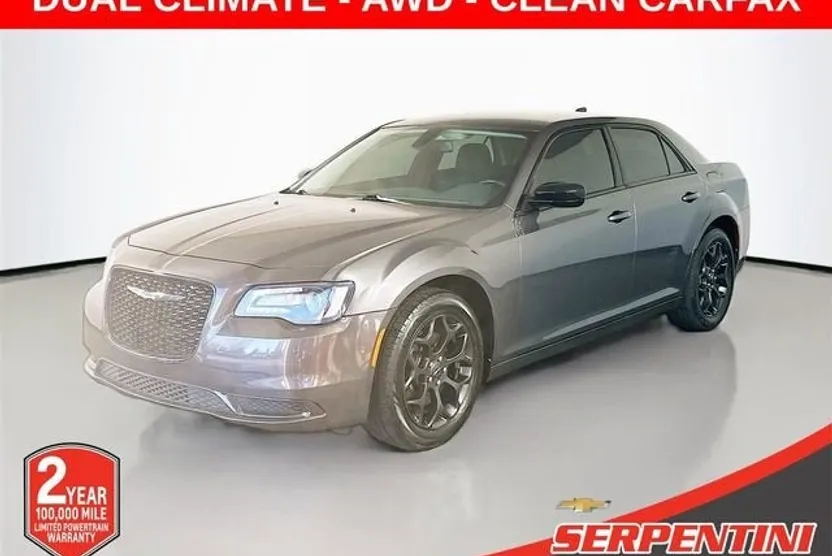 2019 Chrysler 300 Touring photo 1