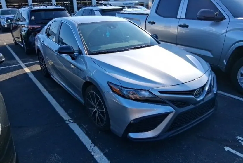 2024 Toyota Camry SE photo 1