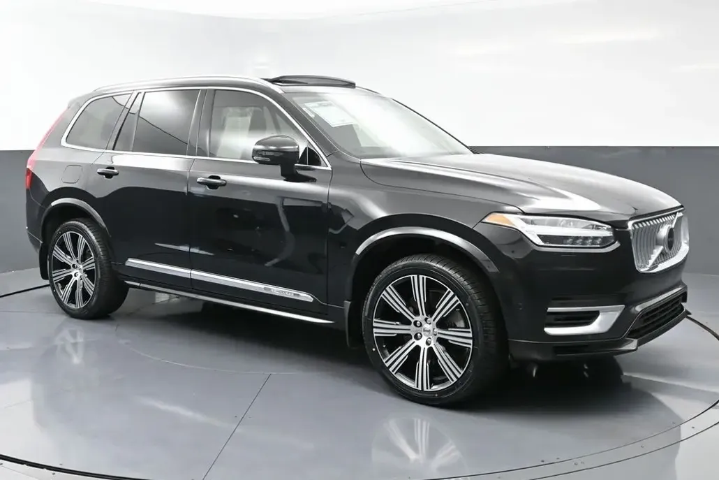 2023 Volvo XC90 Recharge T8 Plus photo 1