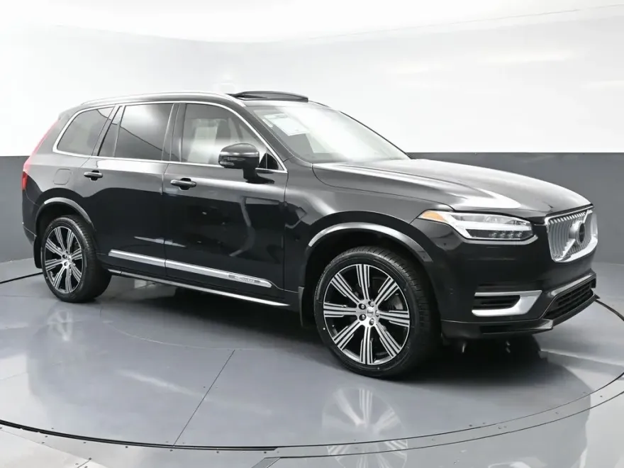 2023 Volvo XC90 Recharge T8 Plus photo 1