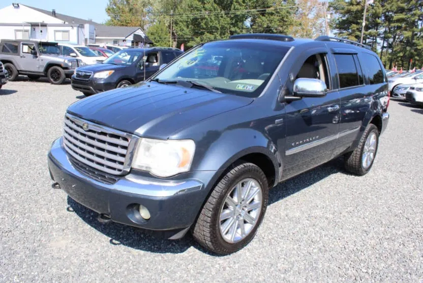 2008 Chrysler Aspen Limited photo 1
