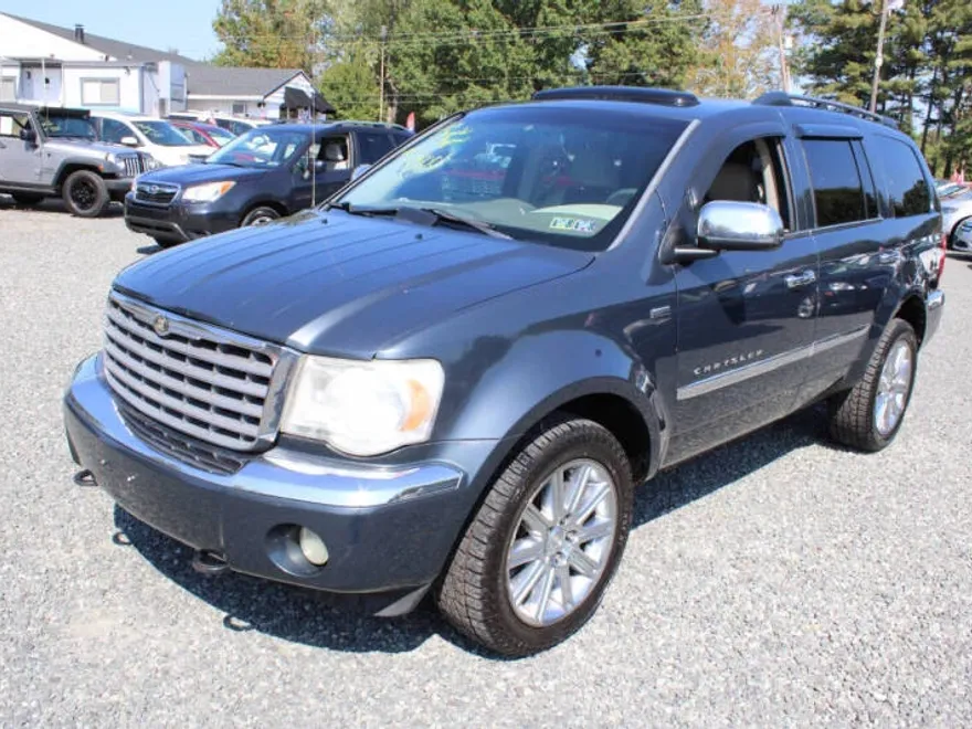 2008 Chrysler Aspen Limited photo 1