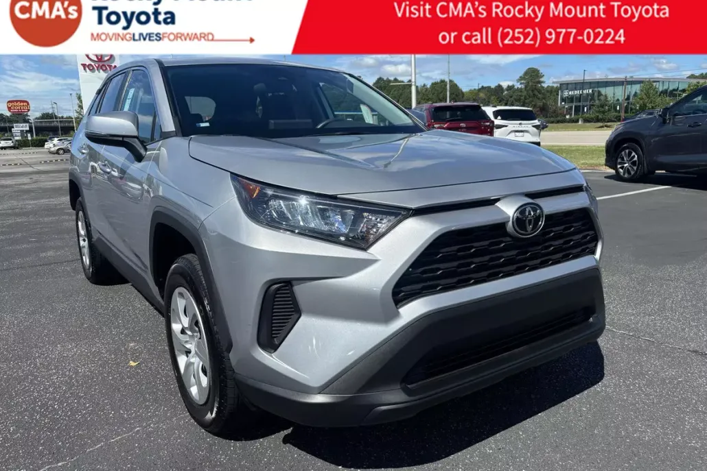 2022 Toyota RAV4 LE photo 1