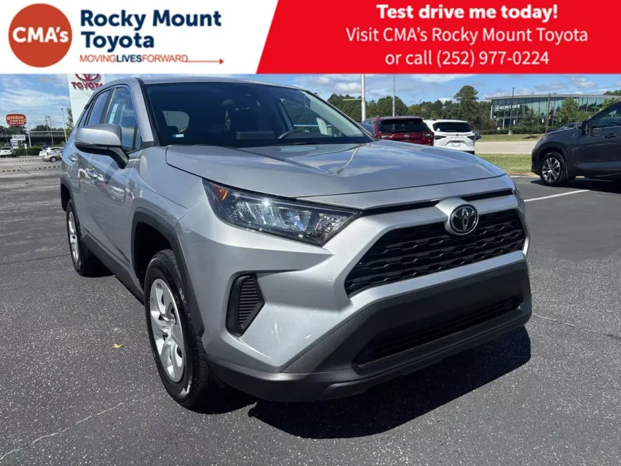 2022 Toyota RAV4 LE photo 1