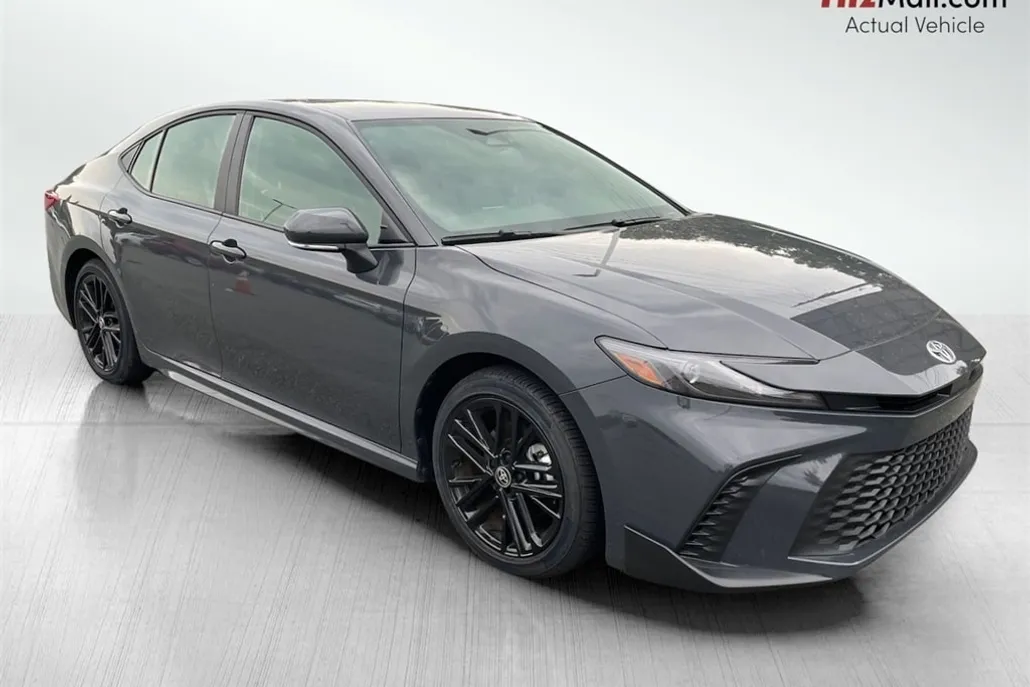 2025 Toyota Camry SE Hybrid photo 1