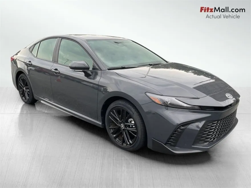 2025 Toyota Camry SE Hybrid photo 1
