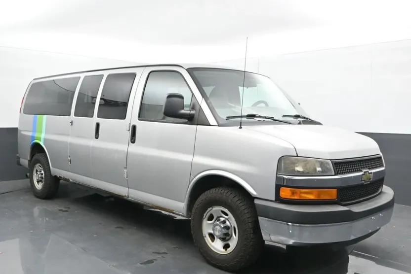 2012 Chevrolet Express 3500 LT Passenger Van photo 1