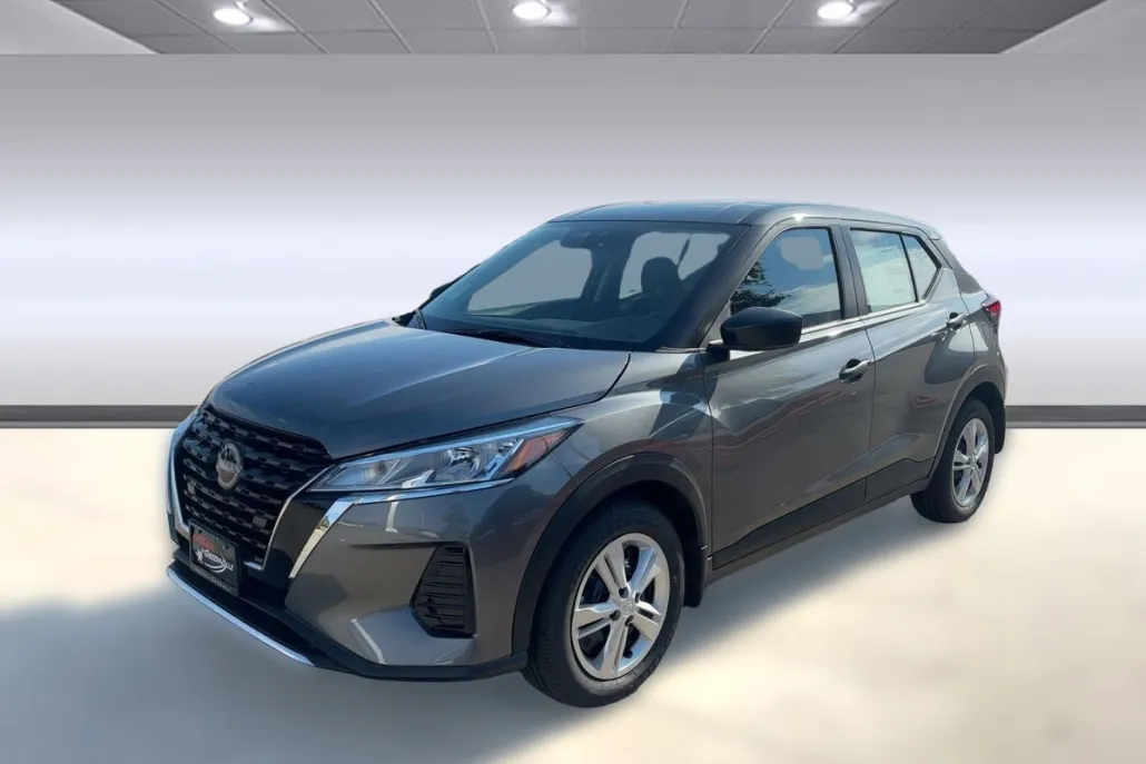 2025 Nissan Kicks Play S photo 1