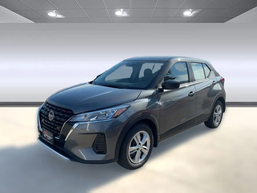 2025 Nissan Kicks Play S photo 1