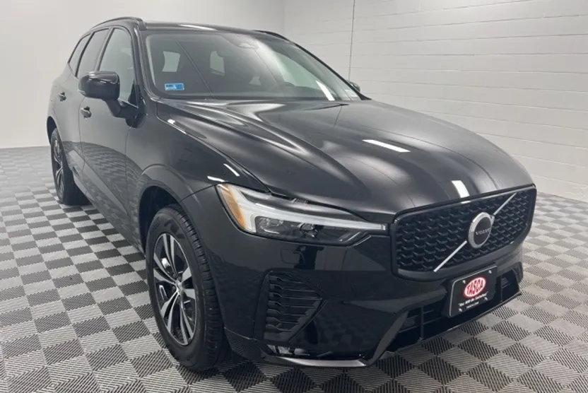 2025 Volvo XC60 B5 Core photo 1