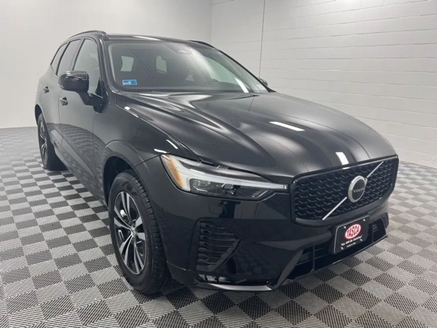 2025 Volvo XC60 B5 Core photo 1