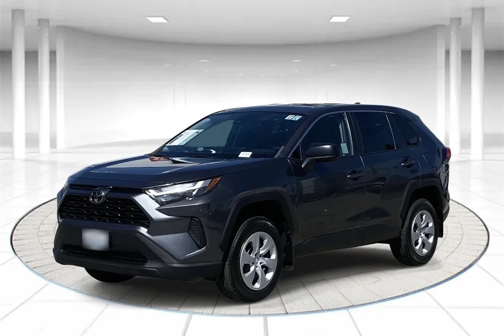 2023 Toyota RAV4 LE photo 1