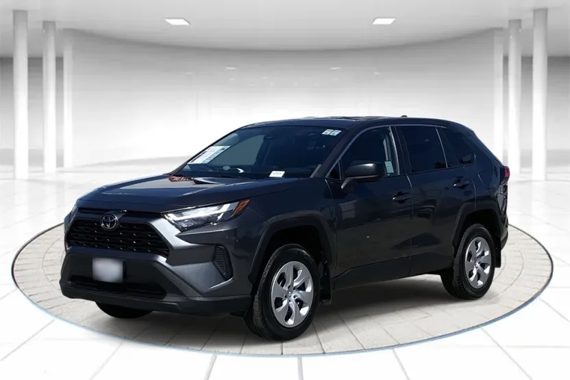 2023 Toyota RAV4 LE photo 1