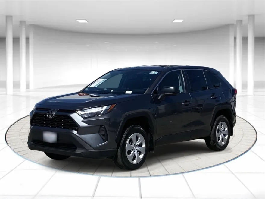 2023 Toyota RAV4 LE photo 1