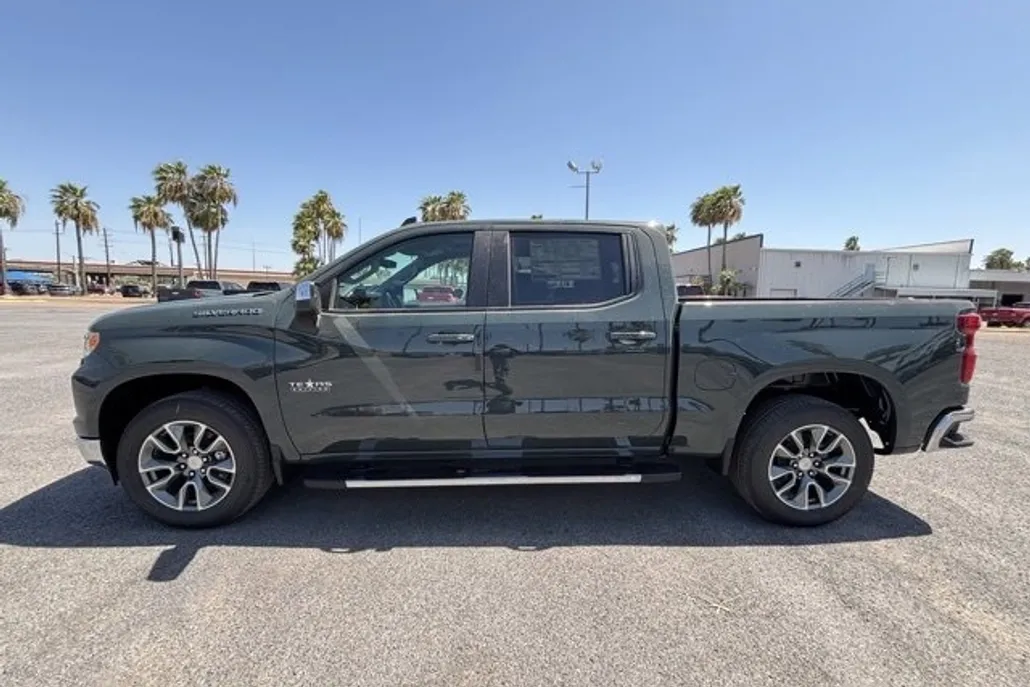 2026 Chevrolet Silverado 1500 LT photo 1