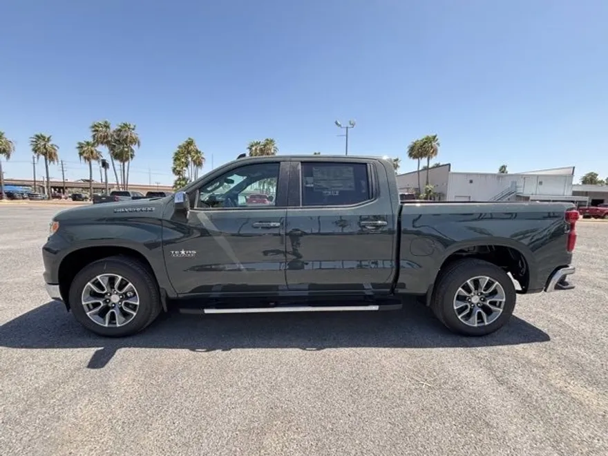 2026 Chevrolet Silverado 1500 LT photo 1