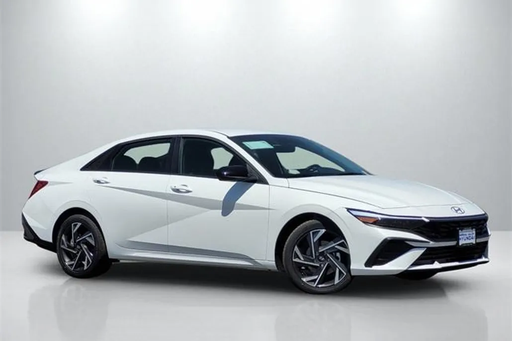 2025 Hyundai Elantra SEL Sport photo 1