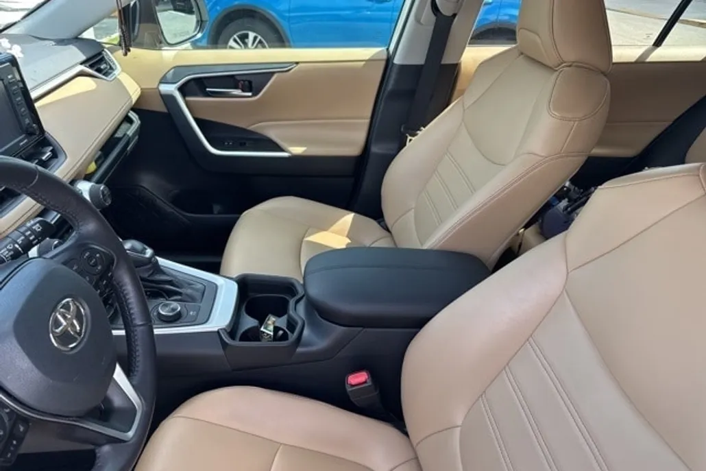 2021 Toyota RAV4 Hybrid XLE Premium photo 1