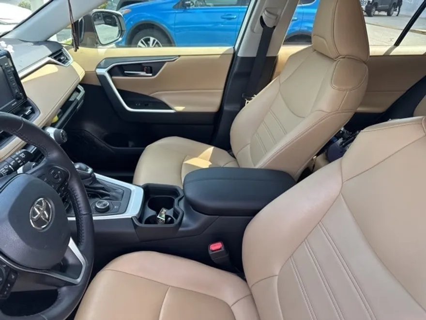 2021 Toyota RAV4 Hybrid XLE Premium photo 1