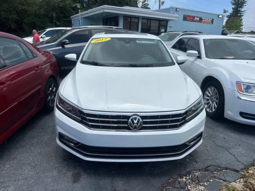 2017 Volkswagen Passat SEL Premium photo 1
