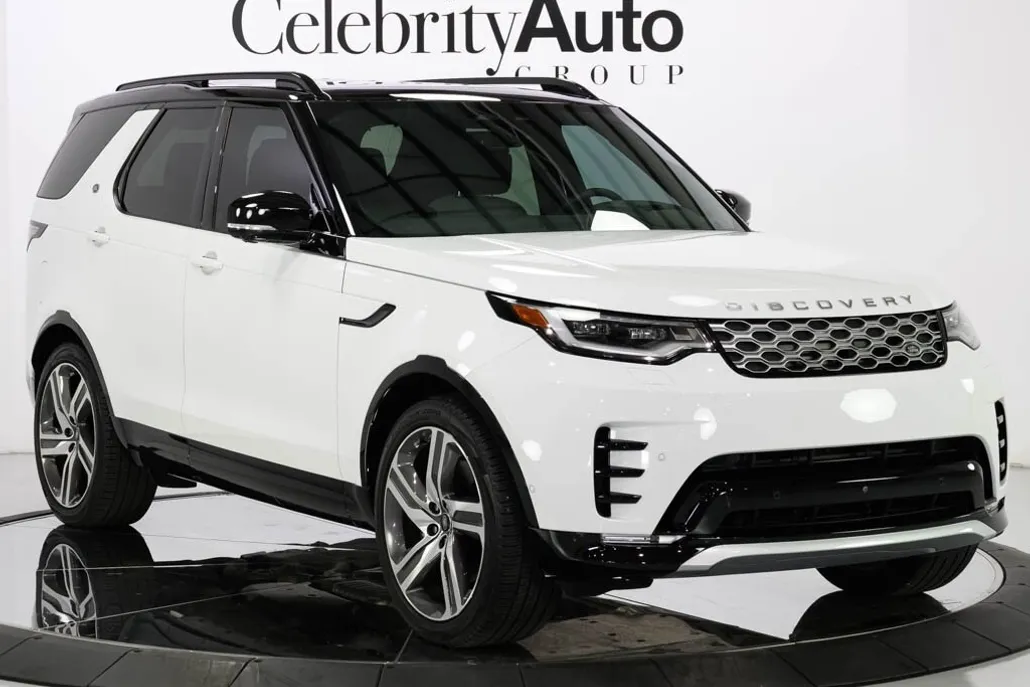 2024 Land Rover Discovery Metropolitan Edition photo 1