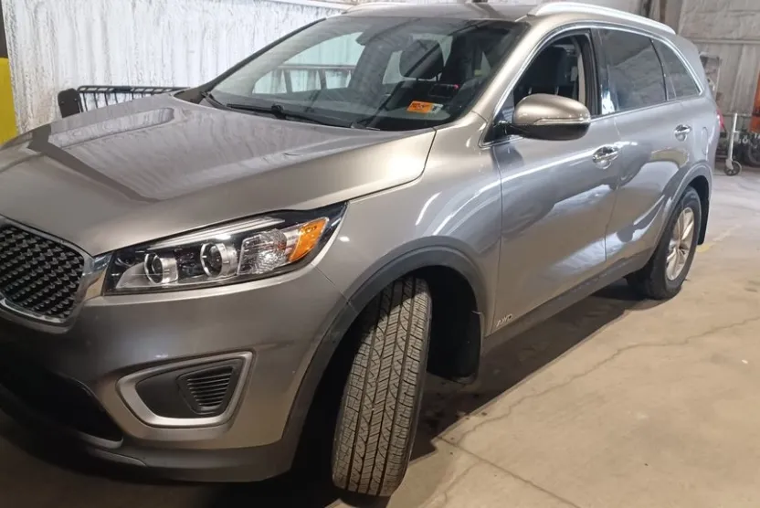 2017 Kia Sorento LX photo 1