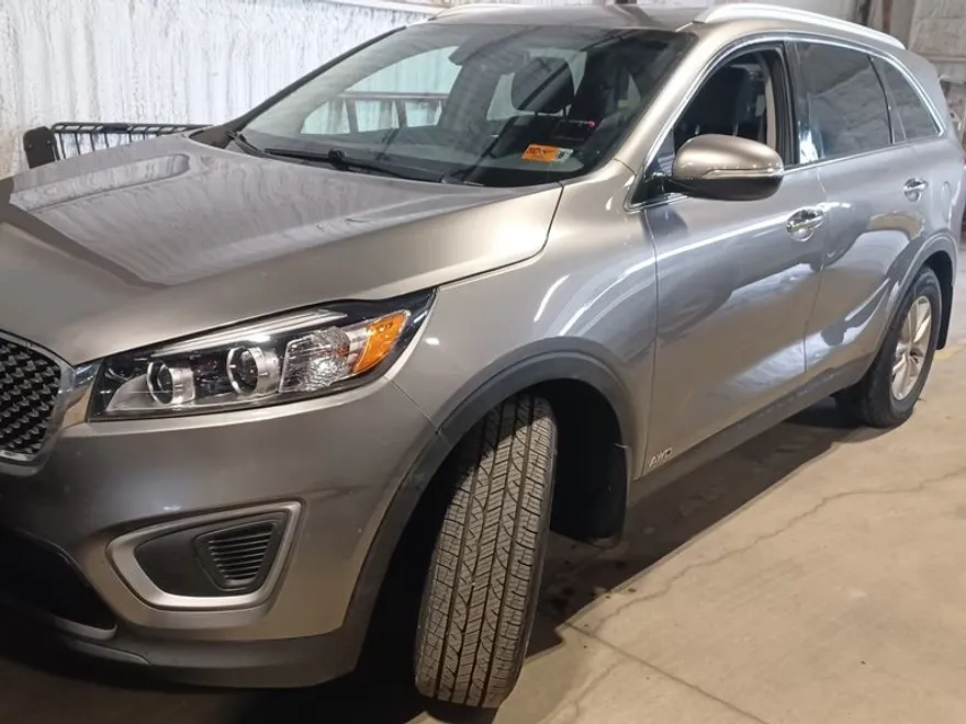 2017 Kia Sorento LX photo 1