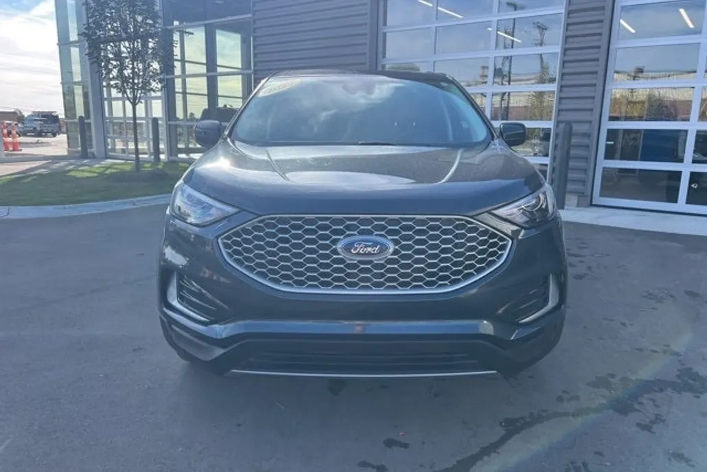 2023 Ford Edge SEL photo 1