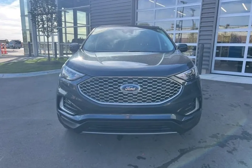 2023 Ford Edge SEL photo 1