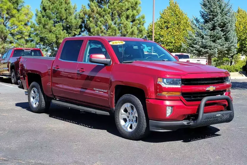 2018 Chevrolet Silverado 1500 LT photo 1