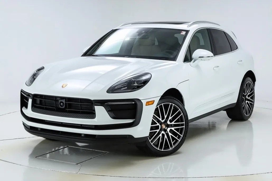 2026 Porsche Macan T photo 1