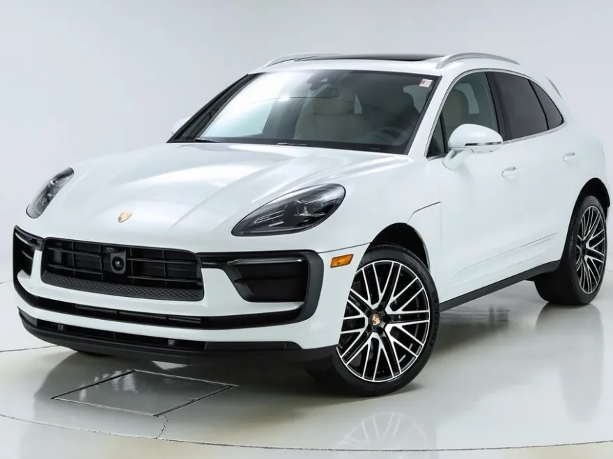 2026 Porsche Macan T photo 1