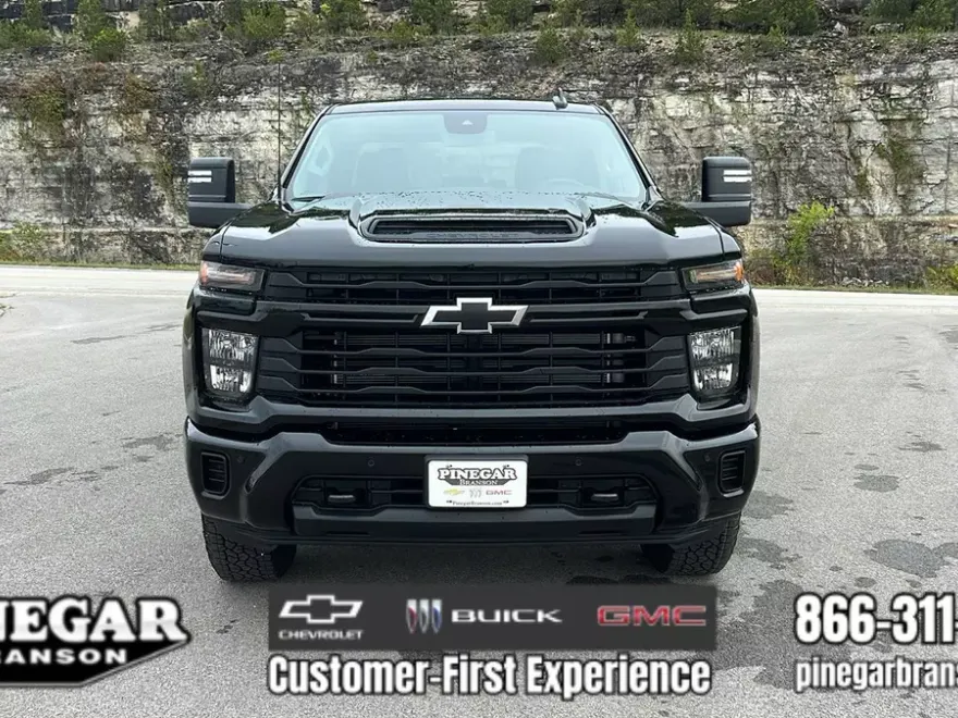2025 Chevrolet Silverado 2500HD Custom photo 1
