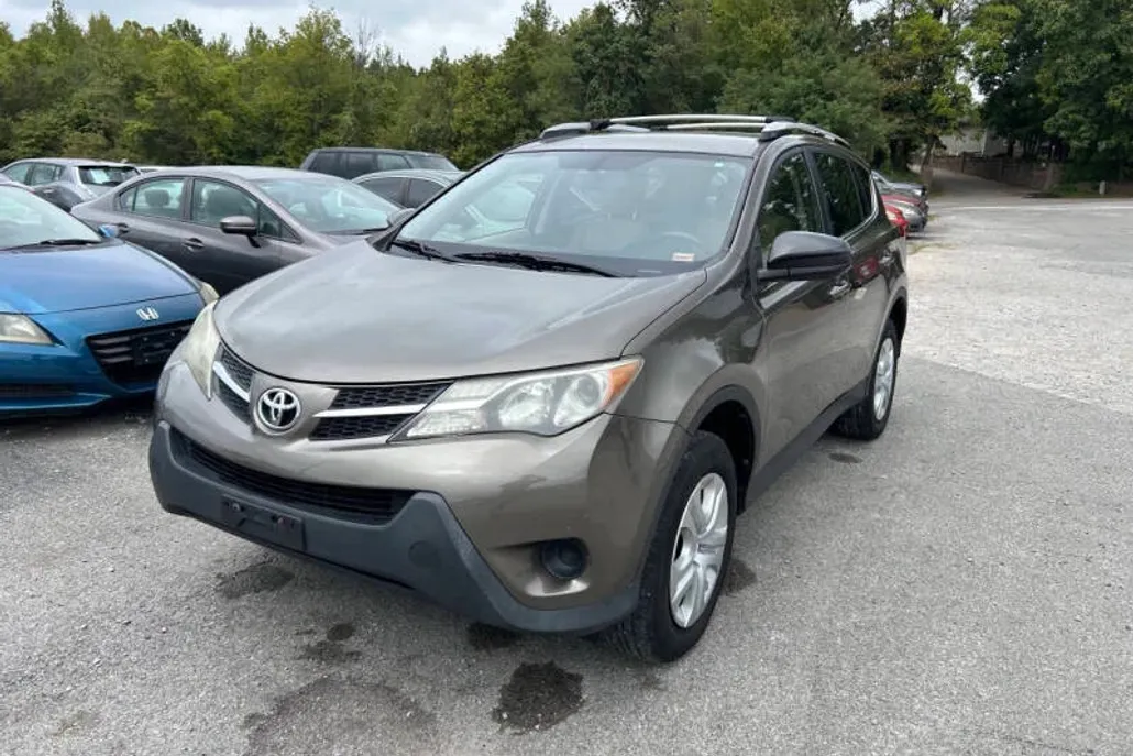2013 Toyota RAV4 LE photo 1