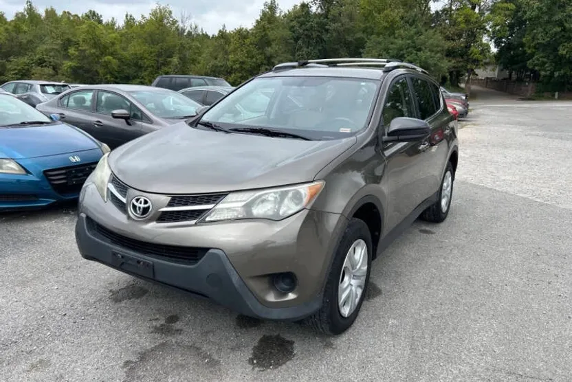 2013 Toyota RAV4 LE photo 1