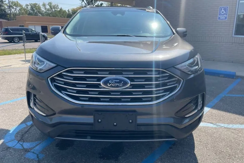 2019 Ford Edge SEL photo 1