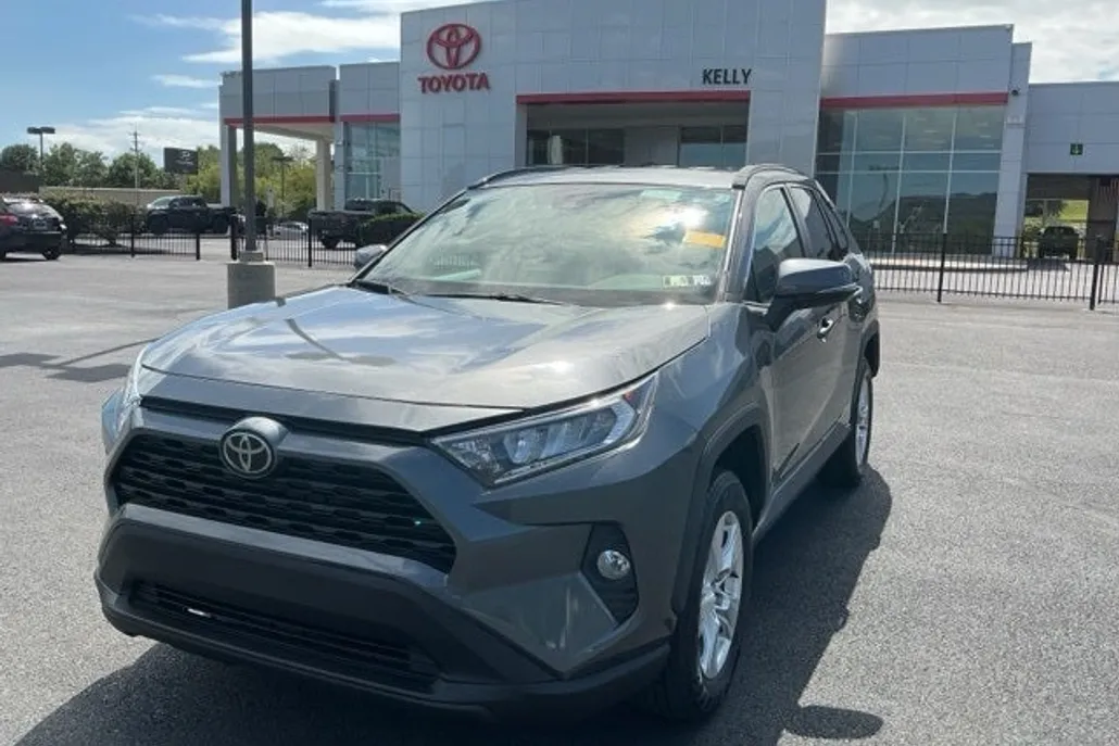 2020 Toyota RAV4 XLE photo 1