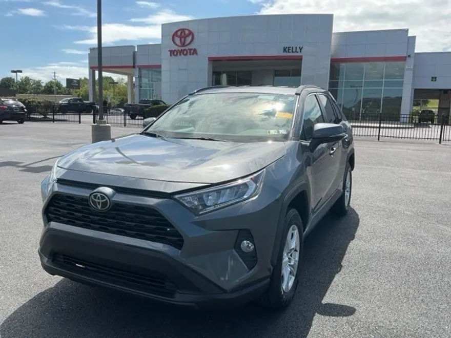 2020 Toyota RAV4 XLE photo 1