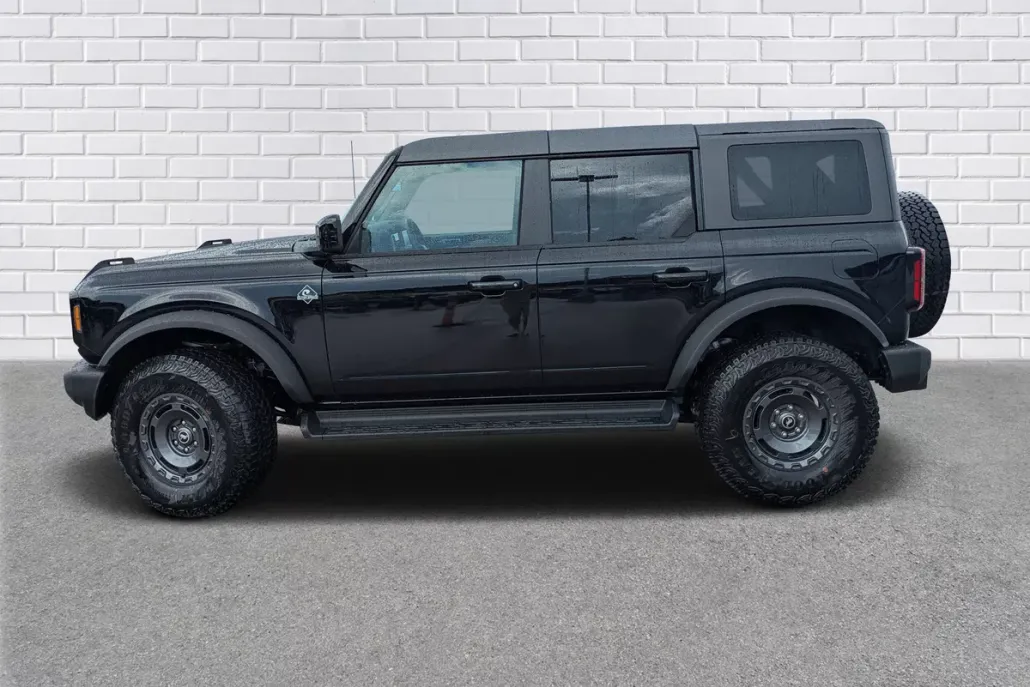 2025 Ford Bronco Outer Banks photo 1