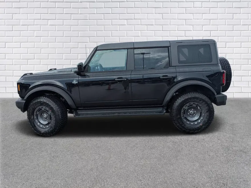 2025 Ford Bronco Outer Banks photo 1